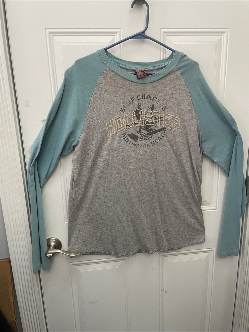 Hollister Two-Tone Raglan Long Sleeve Tee in Heather Gray and Seafoam